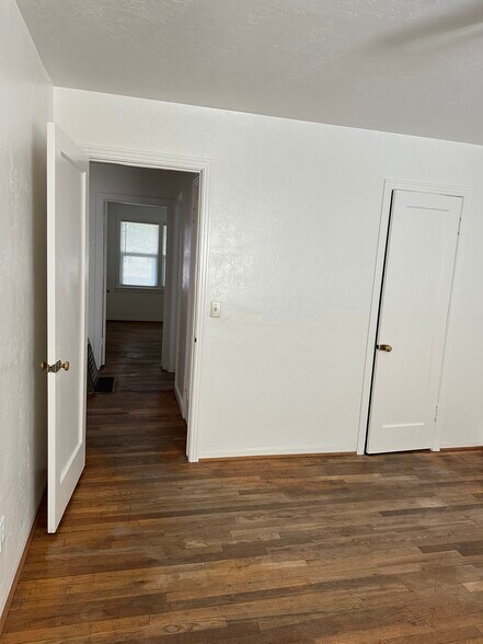 Hallway between bedrooms and bathroom - 2120 5th St