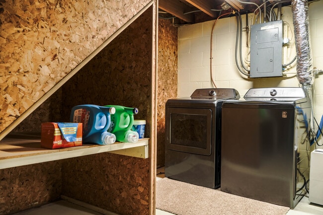 Building Photo - 1929 Summer St