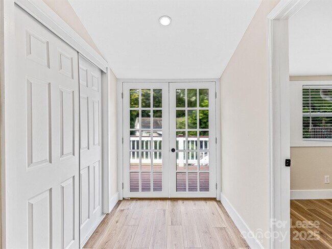 Building Photo - 42 Forsythe St