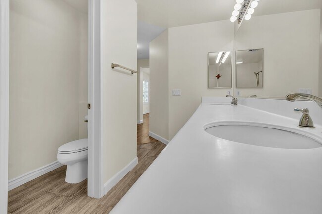 Building Photo - 204 Terra Bella