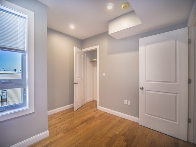 Building Photo - 194 Havre St