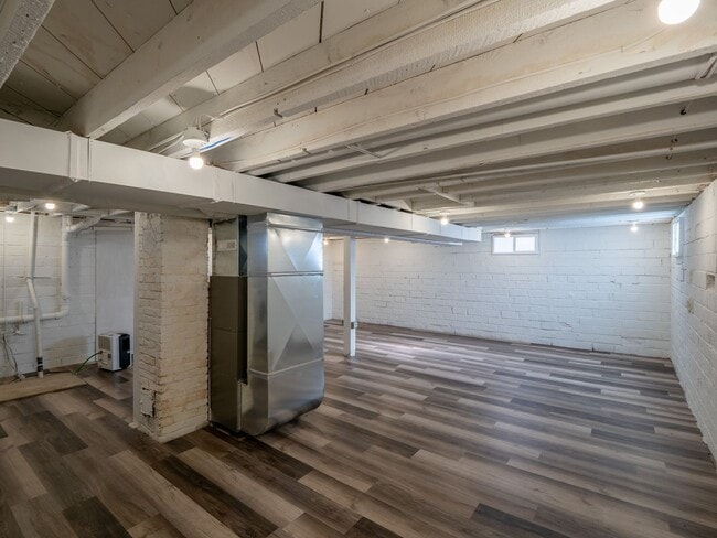 Building Photo - Westwood