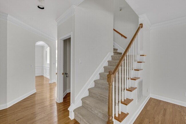 Building Photo - 1240 Dunwoody Cove