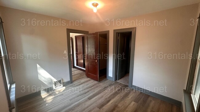 Building Photo - $825 - 2 bed 1 bath - Single Family Home