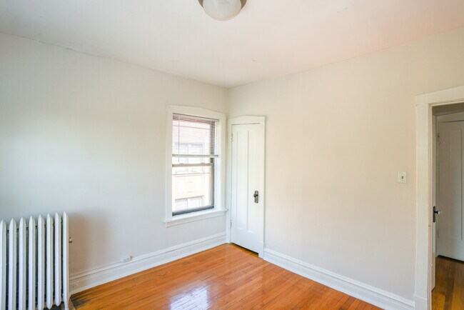 Building Photo - 5423 S Harper Ave