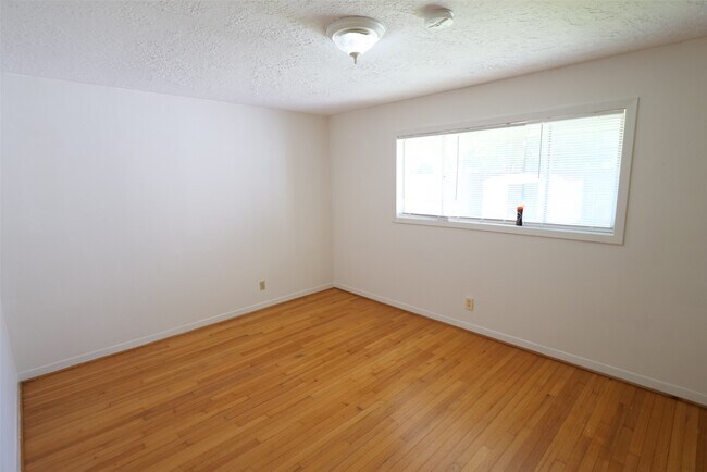 Building Photo - 5231 Beechnut St