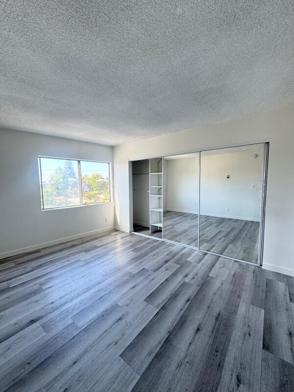 Building Photo - 1551 S Sherbourne Dr