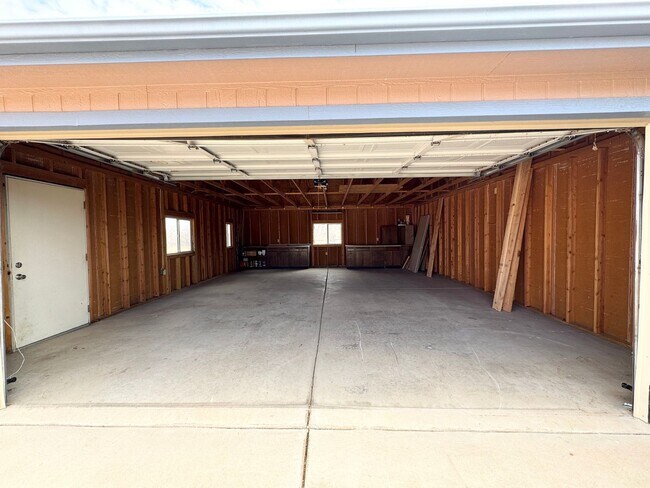 Building Photo - 3BR/2BA/2CG, with DOG RUN 2310 sq.ft. rental in Sierra Vista, AZ