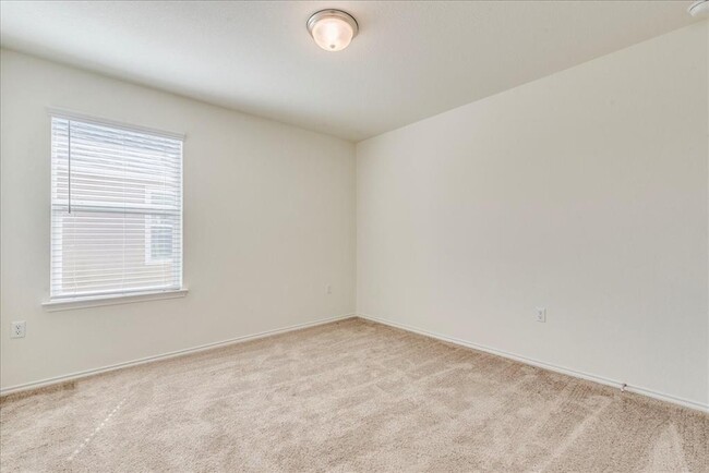 Building Photo - 815 Sandhill Branch Dr