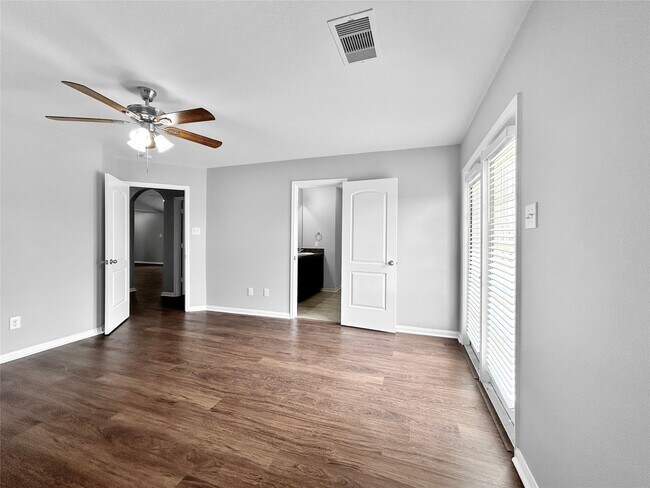 Building Photo - 12101 Seacrest Ln
