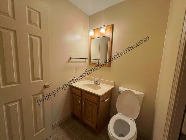 Building Photo - 1218/1220 Ridgecrest