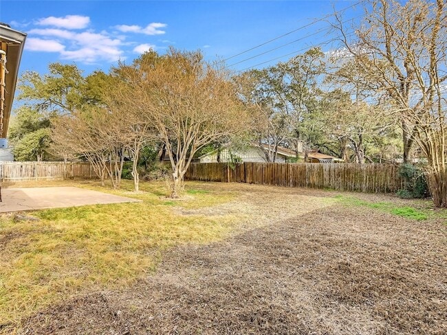 Building Photo - 6605 Mesa Dr