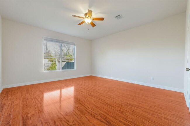 Building Photo - 2403 Branum Dr