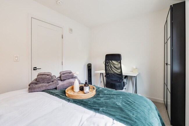 Building Photo - 724 3rd Ave N