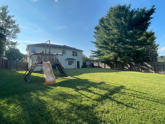 Building Photo - 4004 Arnst Way