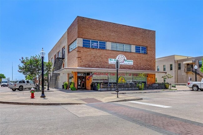 Building Photo - 302 W 31st St