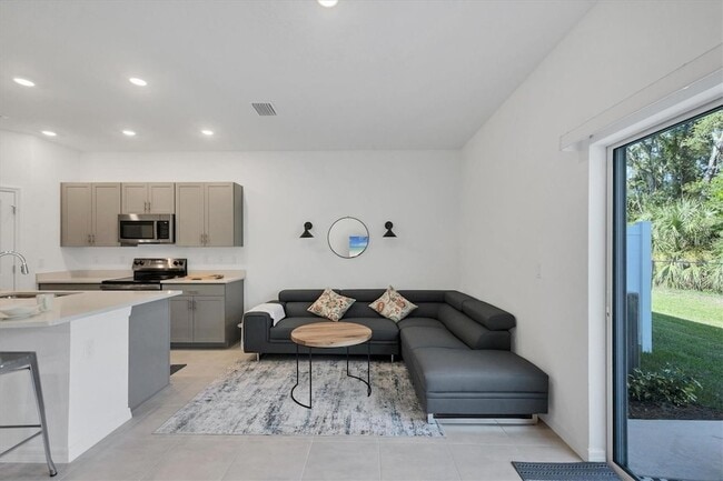 Building Photo - 15032 Cuzcorro Ct