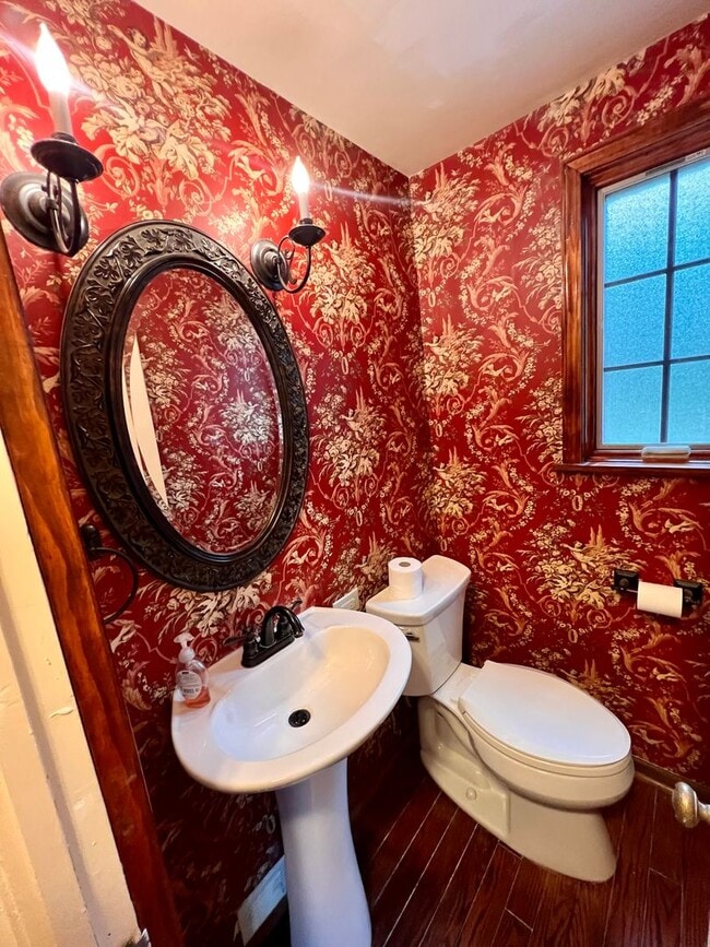 Building Photo - Pittsburgh - 3 Bedroom 1.5 Bathroom - Stunning Home