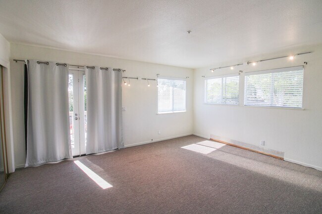 Building Photo - 299 Albert Dr