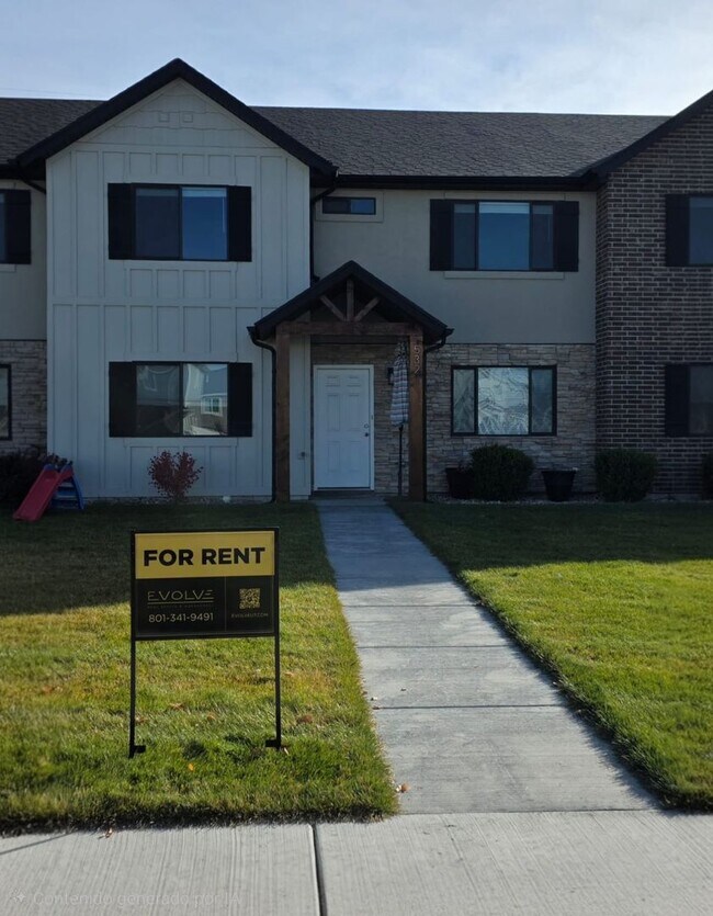 Primary Photo - Beautiful 4-Bedroom Townhome in Prime Springville Location!