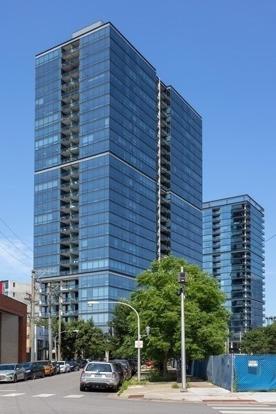 Building - 860 W Blackhawk St