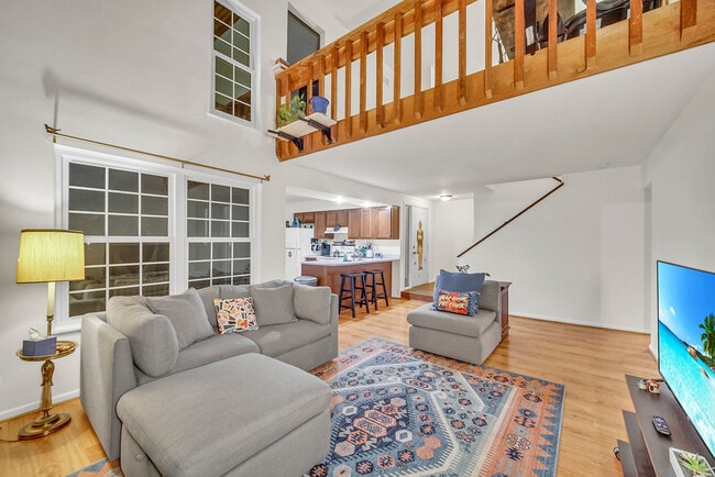 Building Photo - 633 Chip Ct