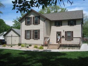 Building Photo - Cozy, Pet-Friendly 2BR Apartment Near Downtown Middleton