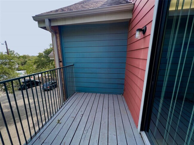 Building Photo - 513 S Park Dr