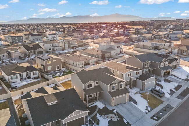 Building Photo - Beautiful 5-Bedroom, 4-Bathroom Home with ...