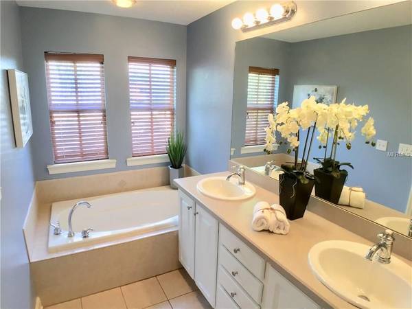 Building Photo - South Moody Townhome