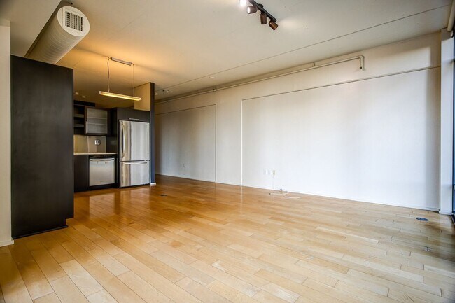 Building Photo - 1100 S Hope St