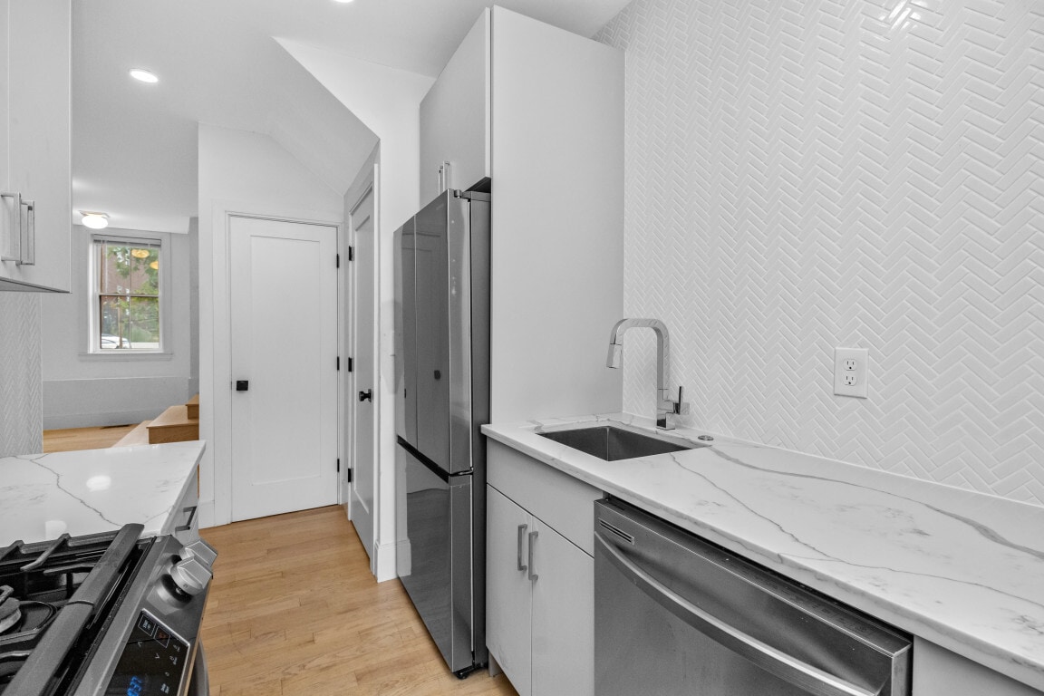 Building Photo - 86 Chelsea St