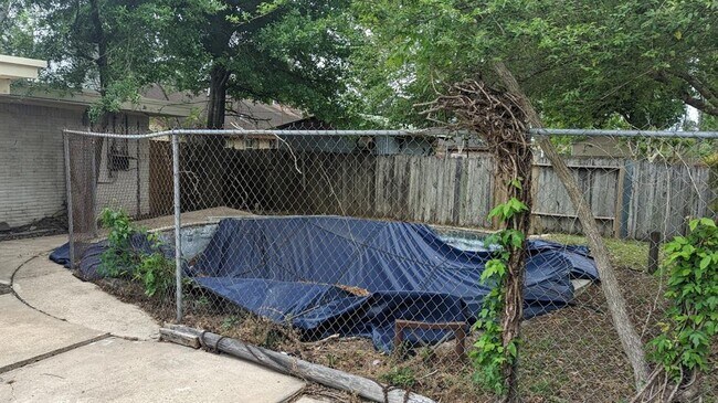 Building Photo - 6815 Moss Oaks Dr