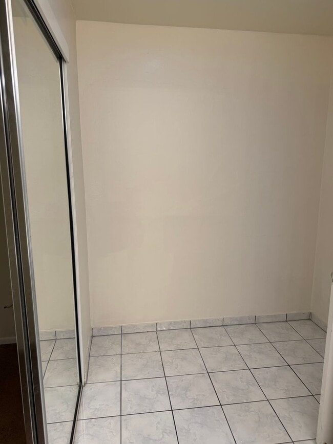 Building Photo - 3266 Ashford St