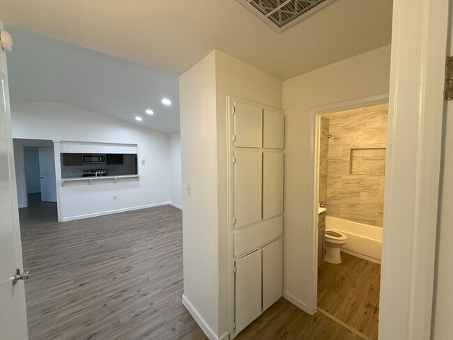 Building Photo - 1222 Tartan Ln