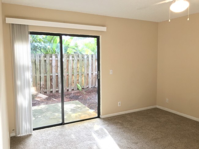 Building Photo - 1305 Periwinkle Pl