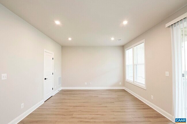 Building Photo - 4012 Talen Ln