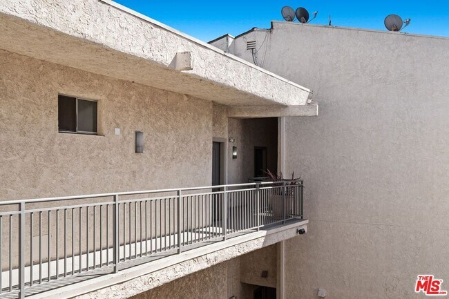 Building Photo - 1440 Veteran Ave