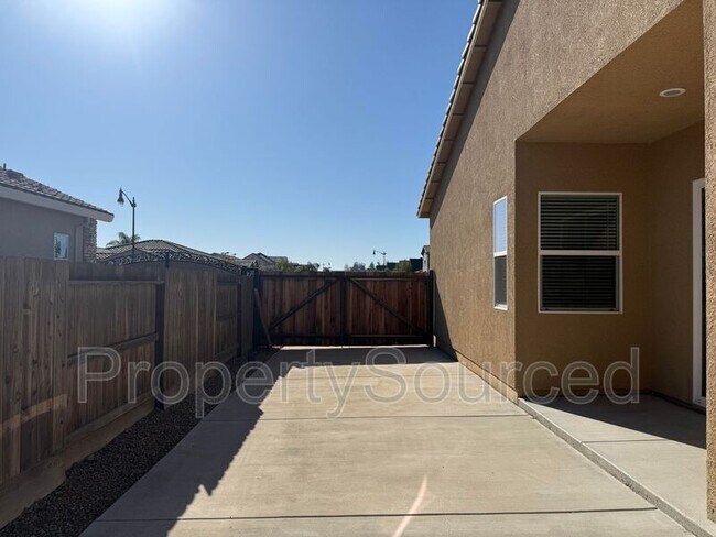 Building Photo - 1073 Kumara St