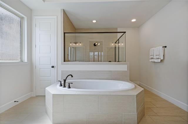 Building Photo - 2450 Kates Pl