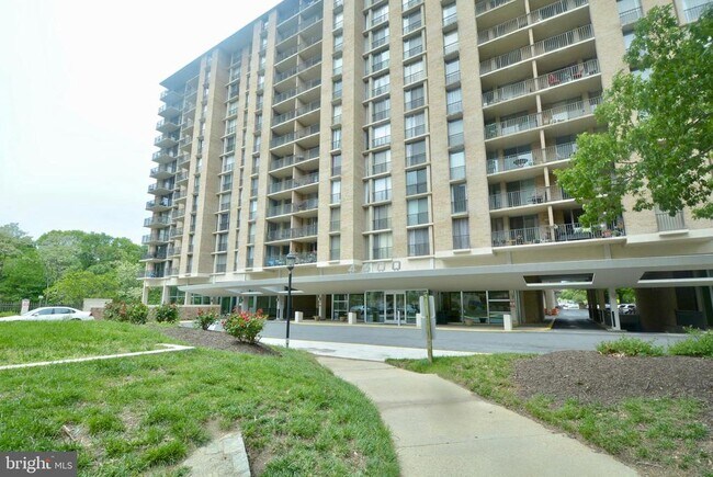 Building Photo - 4600 S Four Mile Run Dr