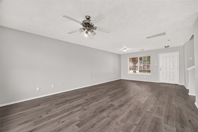 Building Photo - 19451 Nasworthy Dr