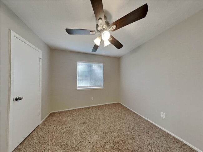 Building Photo - 3238 Lindenfield Dr