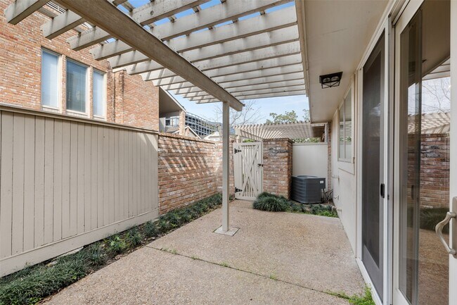 Building Photo - 5850 Valley Forge Dr