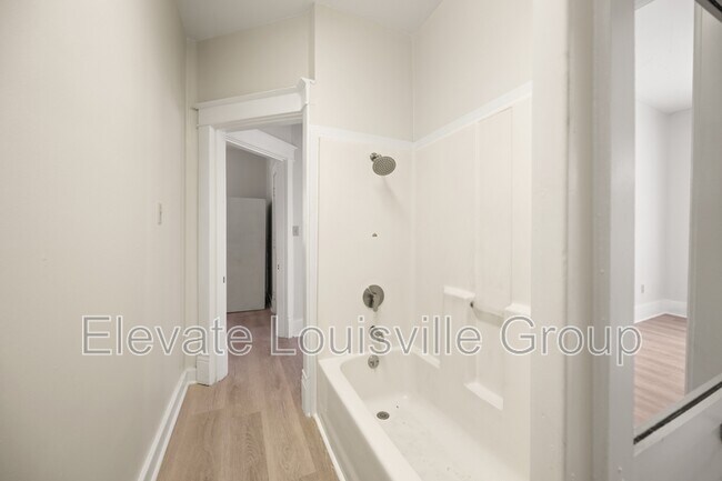 Building Photo - 609 Country Club Rd