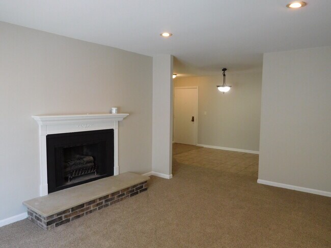 Building Photo - 460 W Downer Pl