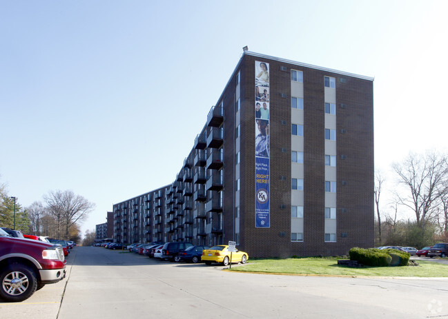 Building Photo - College Towers