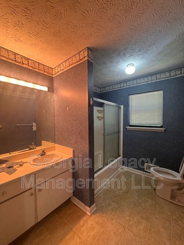 Building Photo - 1122 Sweetwater Cir
