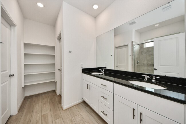 Building Photo - 18010 Whitetail Run Ln