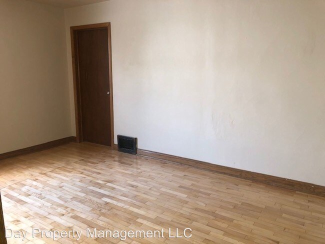 Building Photo - 721-721 1/2 W Lawrence St